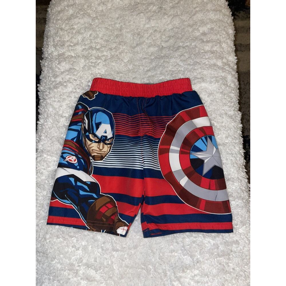 Marvel boys sz. 3T Avengers swim trunks. Cute, great shape